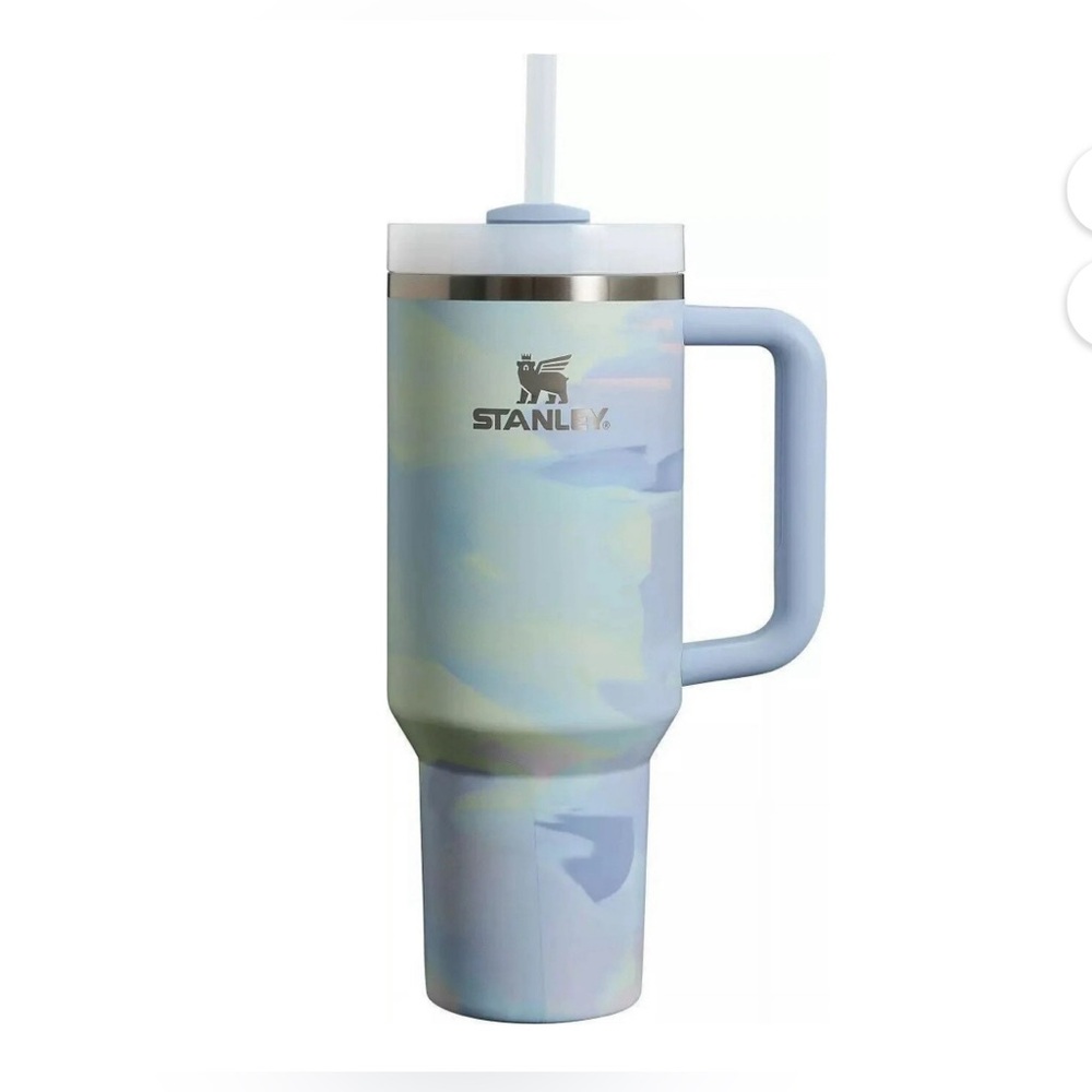 Stanley Cup 40 oz Tumbler - Cool Serene
Brushstrokes